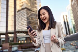 Karyawan Bahagia dengan Loan Gaji