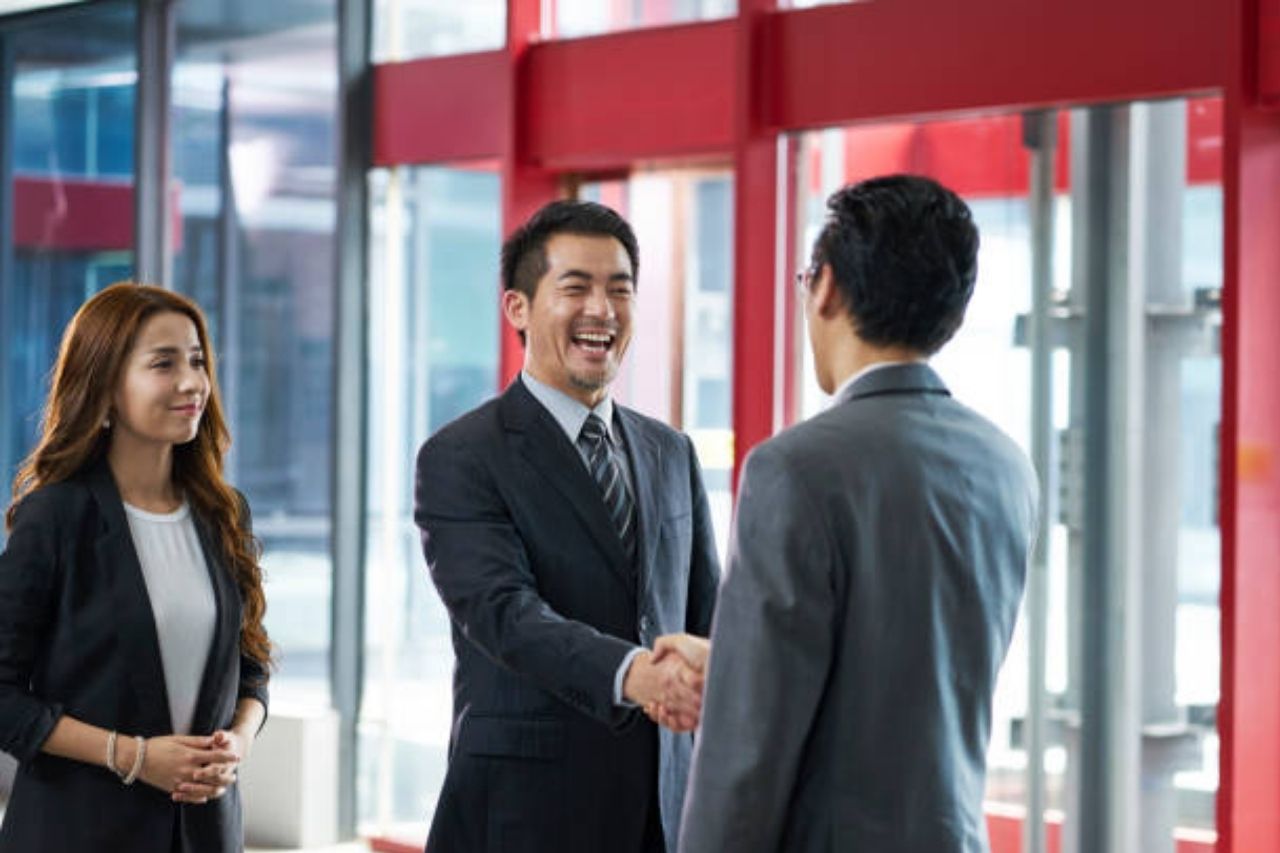 Top Management: Peran Strategis, Struktur, dan Dampaknya
