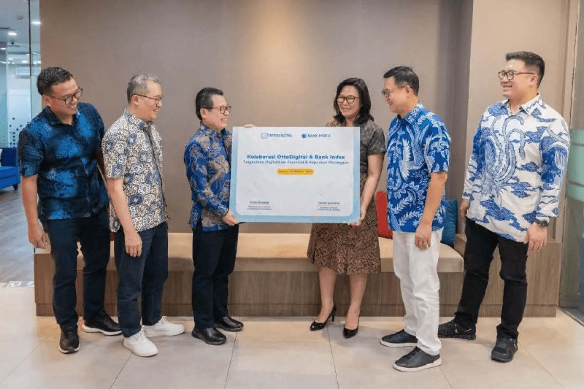 Gimin Sumalim selaku President Director PT Bank Index Selindo dan Grace Sunarjo selaku Chief of Product Growth & Marketing OttoDigital menandatangani nota kesepahaman (MoU) kolaborasi antara OttoDigital dan Bank Index untuk memperluas akses layanan pembayaran digital serta mendukung program inklusi keuangan digital di Indonesia.